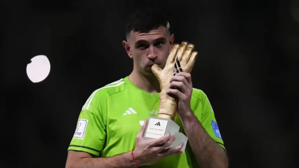 Manchester United Bidik Emiliano Martinez untuk Perkuat Posisi Kiper