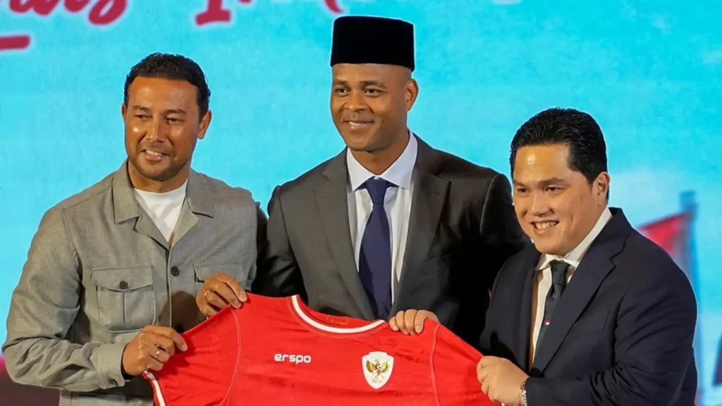 Denny Landzaat Tegaskan Komitmen untuk Timnas Indonesia, Tolak Tawaran Ajax